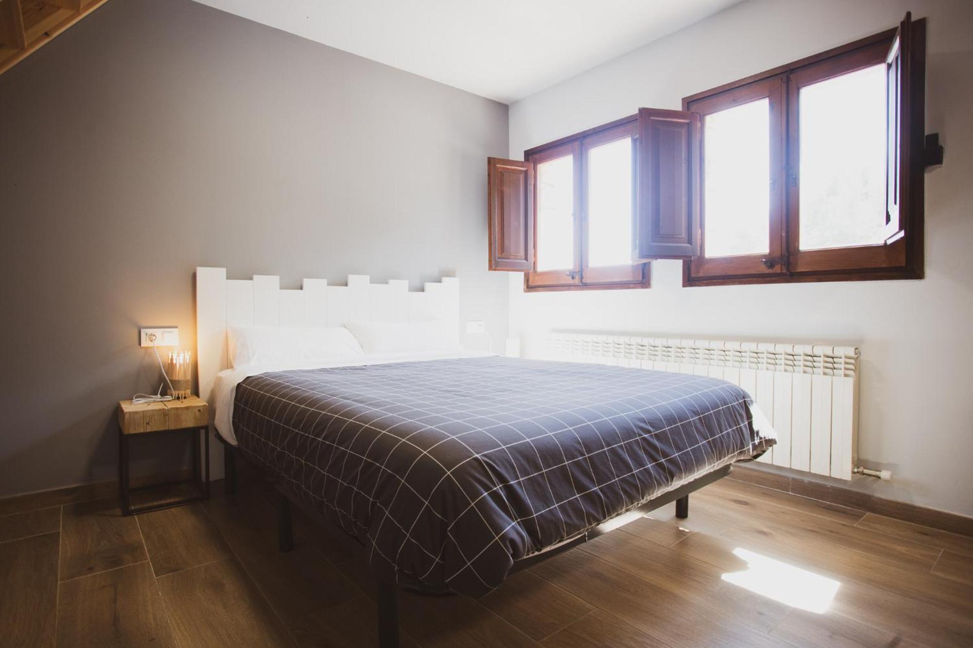Coll De Port Hostel Tuixen Ngoại thất bức ảnh